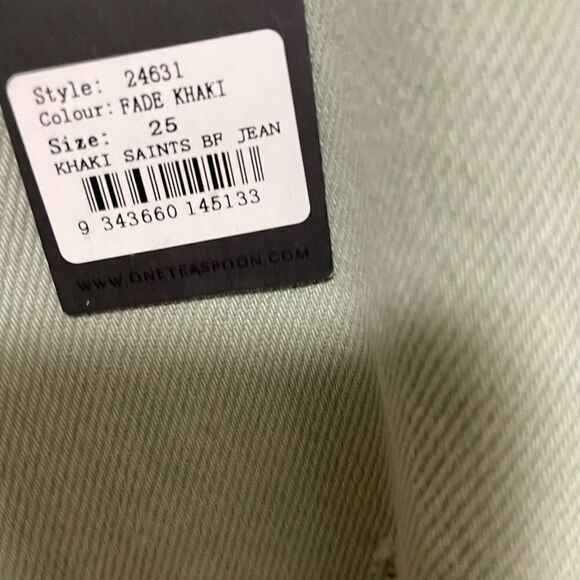 Messed Up Saints Boyfriend Jean in Faded Khaki
One Teaspoon
Size 25 NWT - Picture 6 of 10